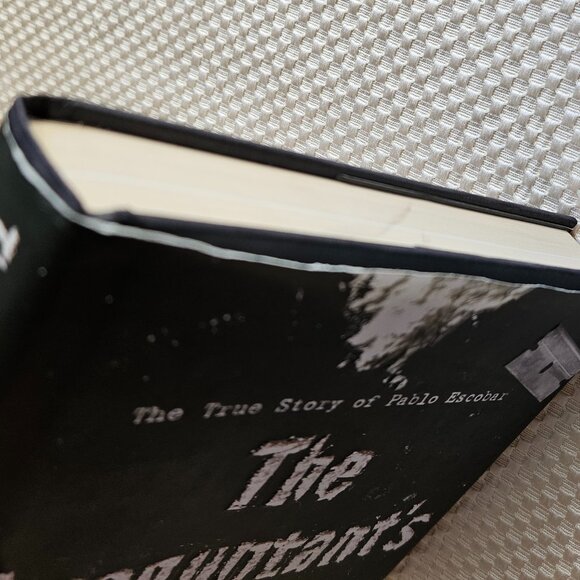 4/$40 The Accountant's Story - Roberto Escobar - Hardcover - Picture 3 of 7